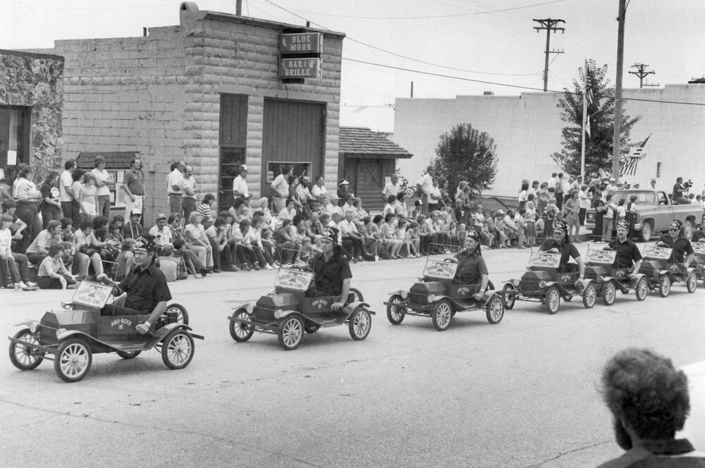  Harlan Shriner's in mini vehicles on parade.