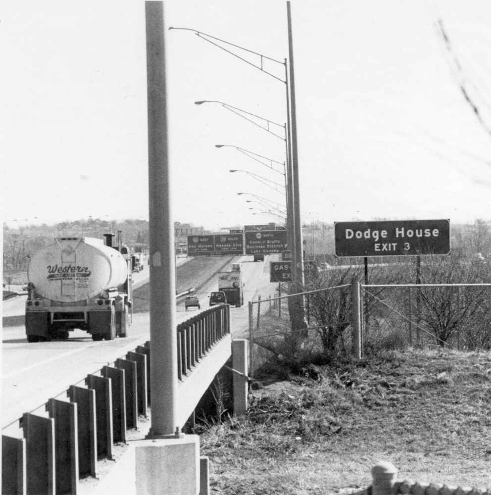 Directional sign beside the interstate.