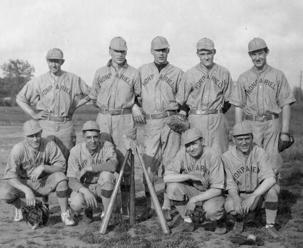 Nine posing baseball players.