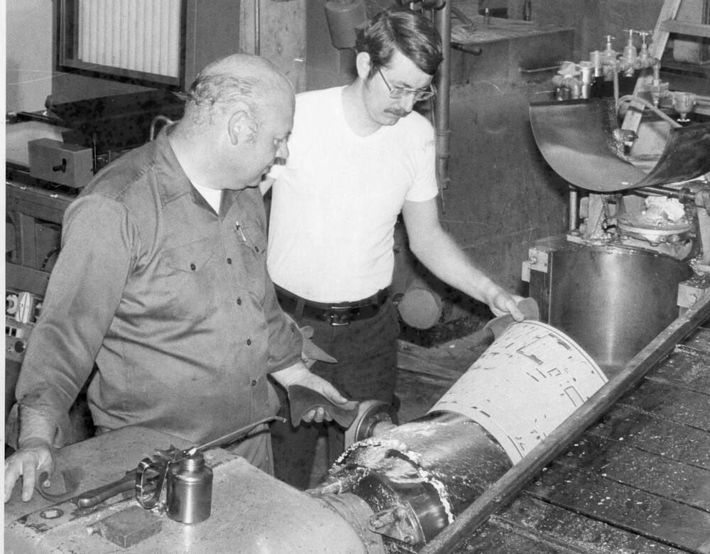 Dave Birdsong and Loarn Kelley at work.