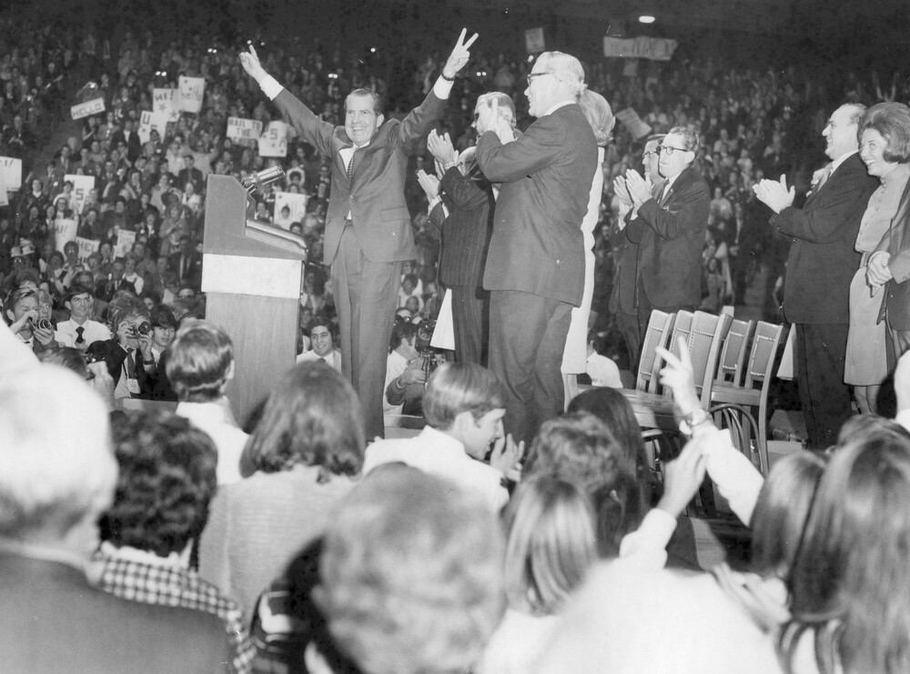 An applauding crowd.