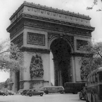 Traffic flows around the famous Arch.